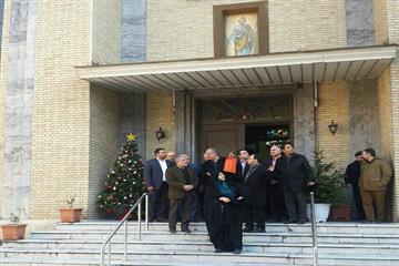 
هاشمی رئیس شورای تهران صبح امروز از کلیسای حضرت یوسف (ع) بازدید کرد.
 
هاشمی رئیس شورای تهران صبح امروز از کلیسای حضرت یوسف (ع) بازدید کرد.
